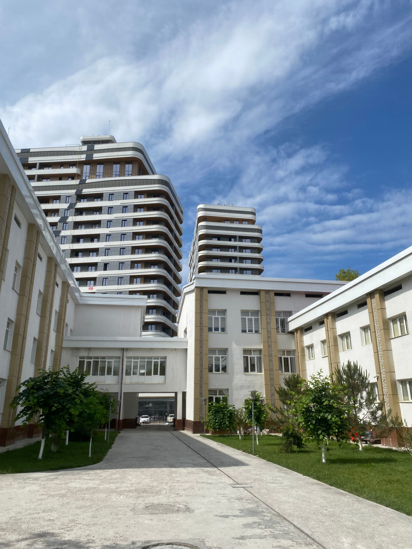 Beeno Academy campus buildings under a blue sky